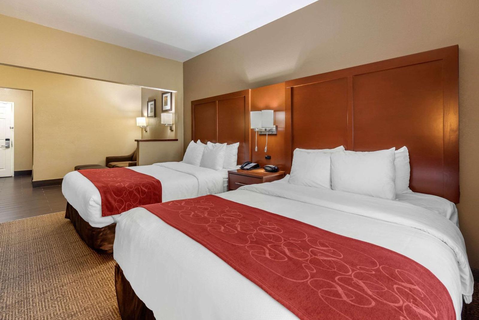 Comfort Suites Fort Collins Near University Main image 2